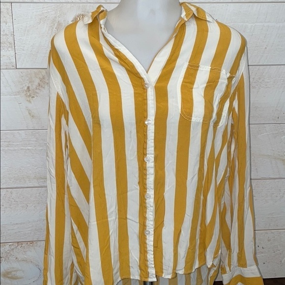 Velvet Heart Women’s Striped Button Down Blouse - Picture 1 of 5